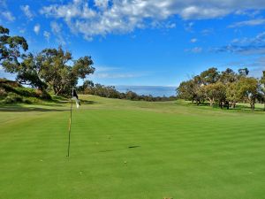 Peninsula Kingswood (North) 17th Back